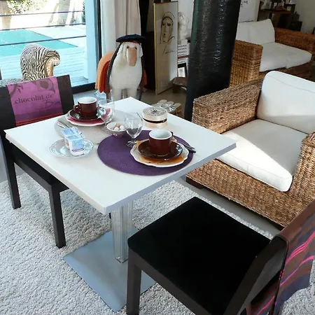 D'hotes Le Poteau Rose Bed & Breakfast Bayonne