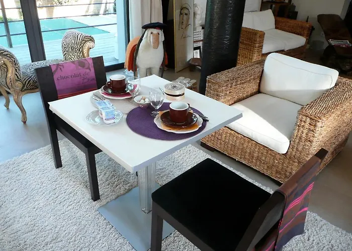 D'hotes Le Poteau Rose Bed and breakfast Bayona